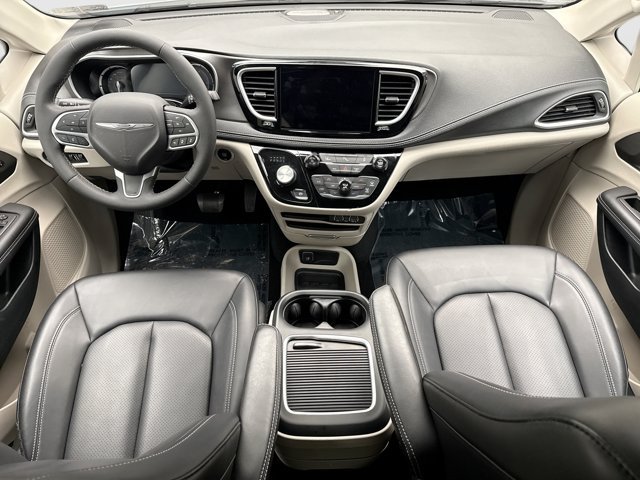 Used 2024 Chrysler Pacifica Limited FWD image 24