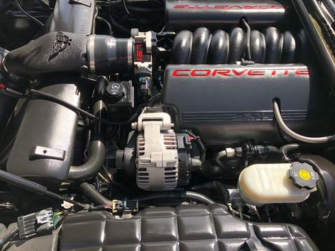 Used 2004 Chevrolet Corvette Convertible w/ Preferred Equipment Group RWD image 36