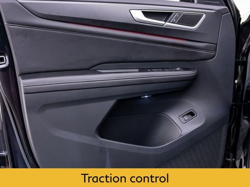 Used 2024 Volkswagen Atlas Cross Sport SEL R-Line AWD/4WD image 13