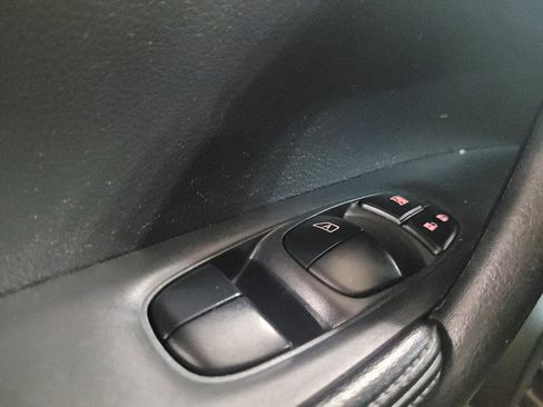 Used 2020 Nissan Rogue SV w/ Premium Package FWD image 27