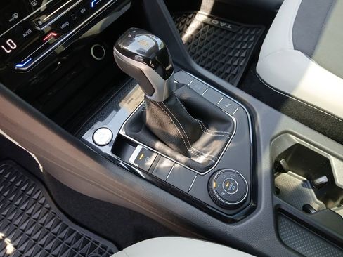 New 2025 Volkswagen Taos SE image 23