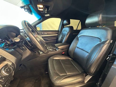 Used 2017 Ford Explorer XLT w/ Equipment Group 202A image 25