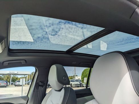 New 2026 Volkswagen Tiguan SE R-Line image 17