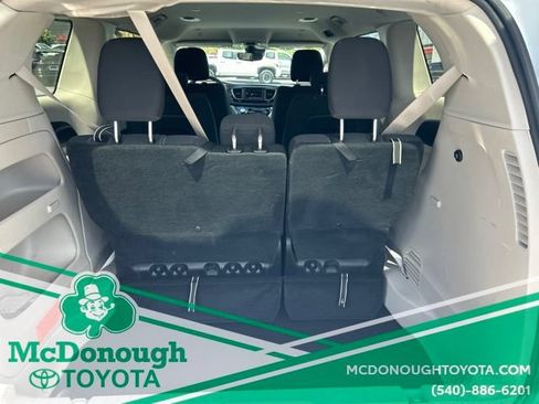 Used 2023 Chrysler Voyager LX FWD image 6