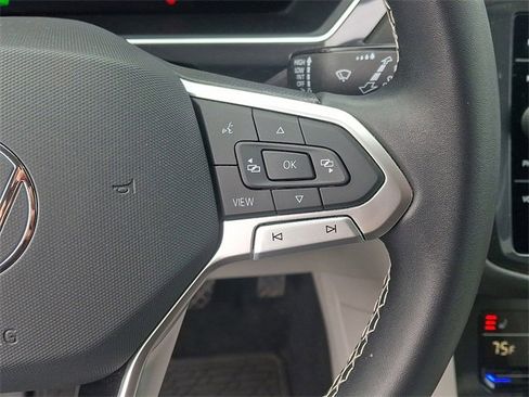 Used 2022 Volkswagen Tiguan SE image 21