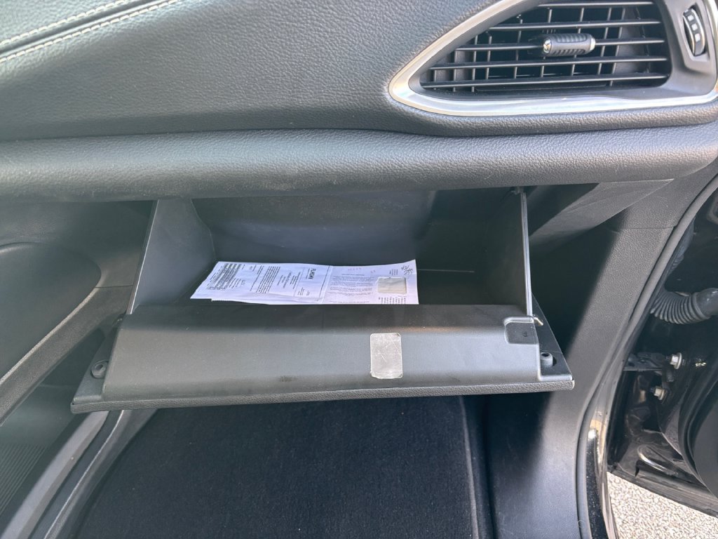 Used 2024 Chrysler Pacifica Premium FWD image 48