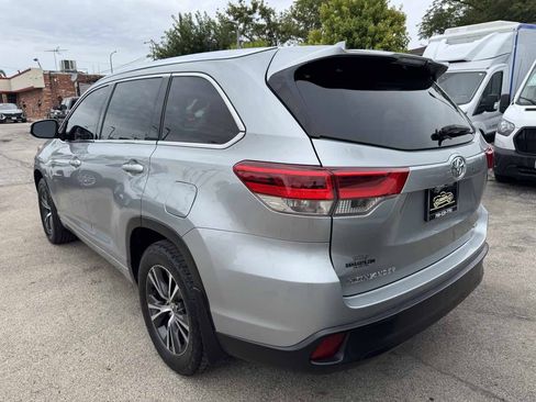 Used 2017 Toyota Highlander XLE w/ Carpet Mat Package AWD/4WD image 6