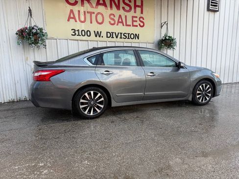 Used 2016 Nissan Altima 2.5 SV w/ Convenience Package FWD image 3