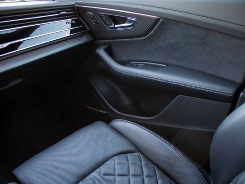 Used 2025 Audi SQ8 Prestige image 20