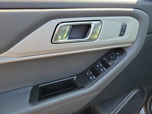 New 2026 Ford Explorer Active w/ Active Comfort Package RWD image 21