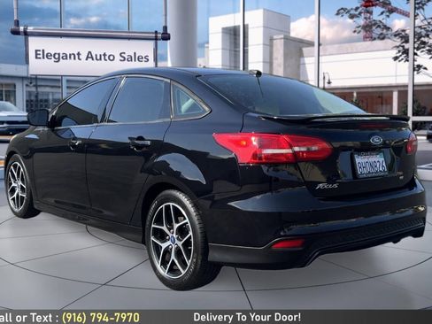 Used 2016 Ford Focus SE w/ SE Sport Package FWD image 7