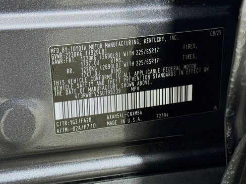 Used 2025 Toyota RAV4 XLE image 33