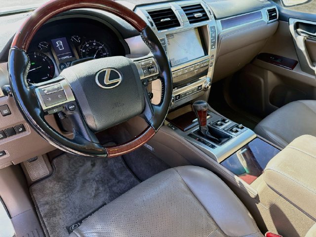 Used 2018 Lexus GX 460 Luxury AWD/4WD image 9