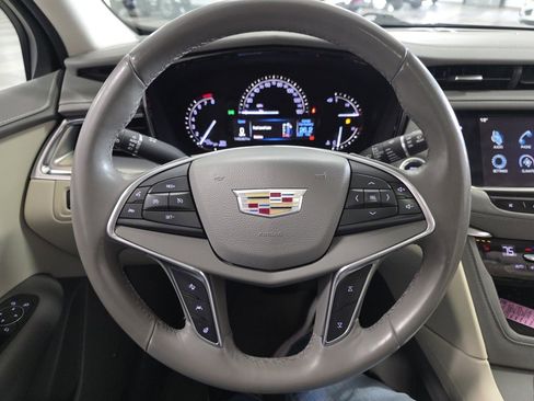 Used 2017 Cadillac XT5 Luxury w/ Driver Awareness Package image 16
