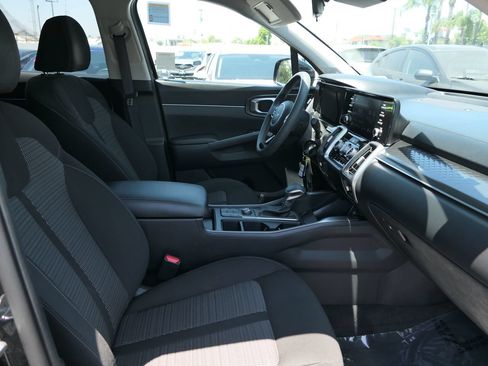 Used 2023 Kia Sorento LX FWD image 27