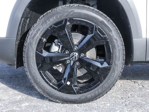 New 2026 Volkswagen Taos SE AWD/4WD image 21