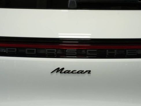 Certified 2025 Porsche Macan AWD/4WD image 38