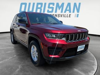 Used 2025 Jeep Grand Cherokee Laredo w/ MOPAR Finishing Package AWD/4WD video 1