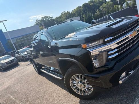 Used 2023 Chevrolet Silverado 2500 High Country w/ Z71 Off-Road Package AWD/4WD image 2