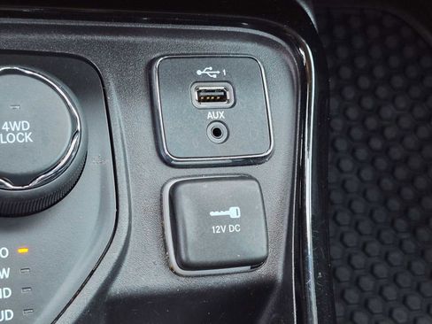 Used 2019 Jeep Compass Latitude AWD/4WD image 40