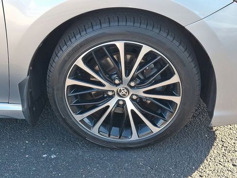 Used 2020 Toyota Camry SE FWD image 8