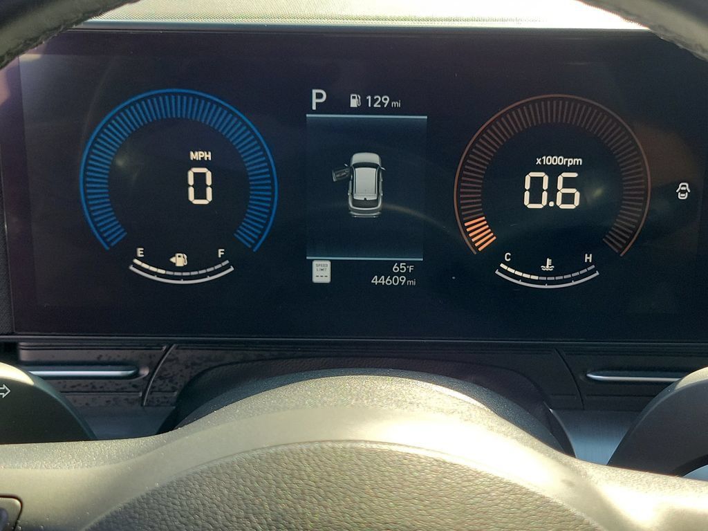 Used 2025 Hyundai Kona SEL FWD image 26