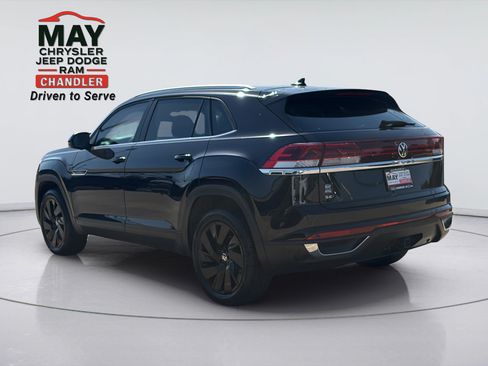 Used 2024 Volkswagen Atlas Cross Sport SE w/ Panoramic Sunroof Package FWD image 5
