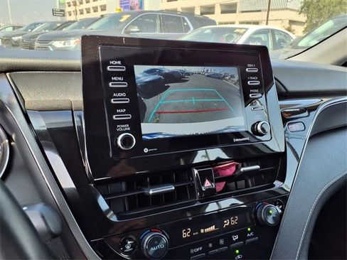 Used 2024 Toyota Camry SE image 19