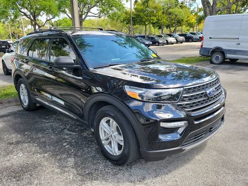 Used 2023 Ford Explorer XLT w/ Equipment Group 202A image 2