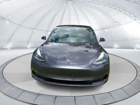 Used 2018 Tesla Model 3 Mid Range image 2