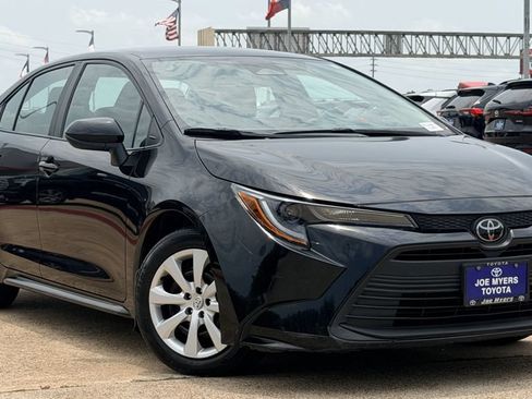 Used 2024 Toyota Corolla LE FWD image 2