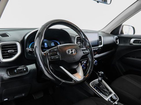 Used 2024 Hyundai Venue SEL FWD image 12