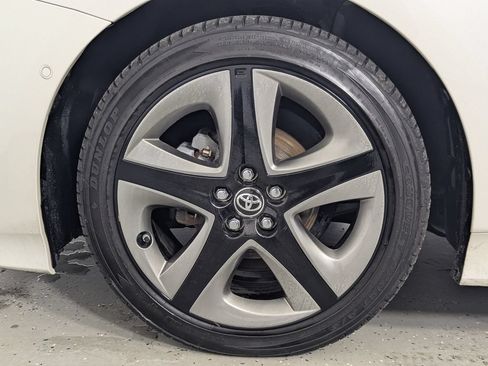 Used 2019 Toyota Prius XLE FWD image 8