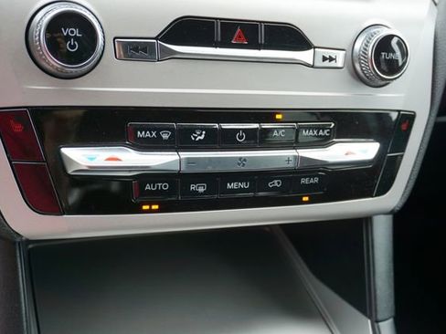 Certified 2023 Ford Explorer XLT image 20