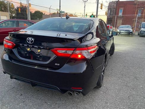 Used 2019 Toyota Camry SE FWD image 9