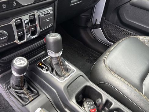 Used 2022 Jeep Gladiator Overland image 25