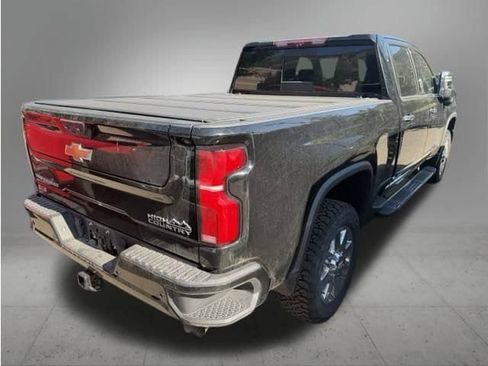 Used 2024 Chevrolet Silverado 2500 High Country w/ High Country Premium Package AWD/4WD image 4