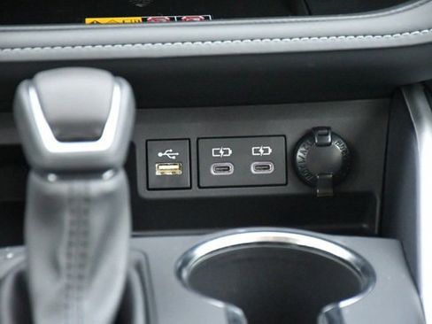 Used 2025 Toyota Highlander XLE image 23