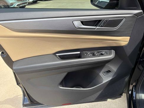 Used 2024 Volkswagen Atlas Cross Sport SE image 13