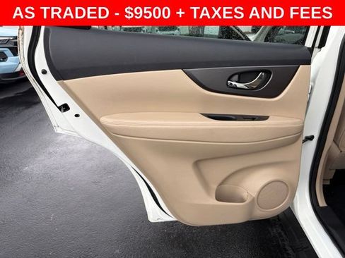 Used 2016 Nissan Rogue SV w/ SV Premium Package FWD image 13