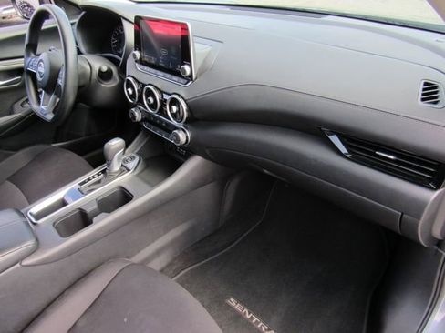 Used 2024 Nissan Sentra SV FWD image 10