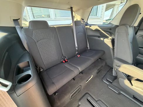Used 2015 GMC Acadia SLE FWD image 34