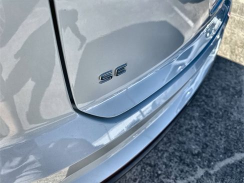 Used 2022 Volkswagen Atlas Cross Sport SE image 14