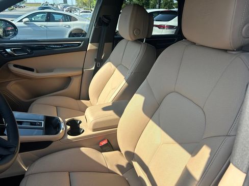 Certified 2026 Porsche Macan AWD/4WD image 23