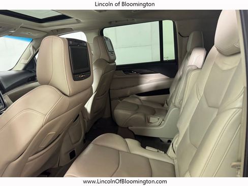 Used 2018 Cadillac Escalade ESV Luxury image 41