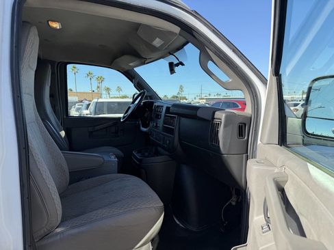 Used 2017 Chevrolet Express 2500 image 23