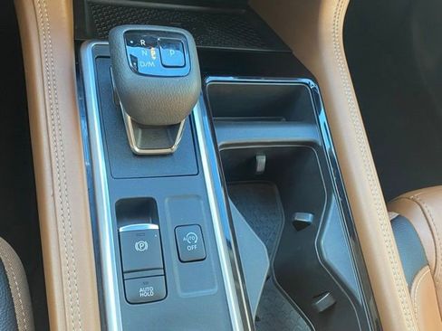 Used 2023 Nissan Pathfinder Platinum image 25