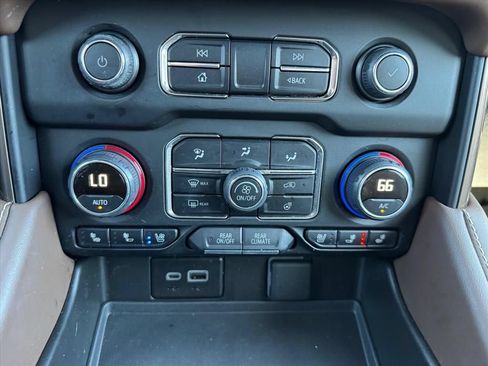 Used 2023 Chevrolet Tahoe High Country w/ Advanced Technology Package AWD/4WD image 27
