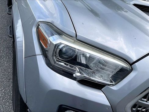 Used 2017 Toyota Tacoma TRD Sport w/ Tow Package RWD image 30