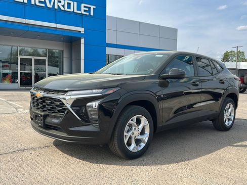 New 2026 Chevrolet Trax LS w/ LS Convenience Package FWD image 4